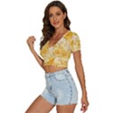 Cheese-slices-seamless-pattern-cartoon-style V-Neck Crop Top View2